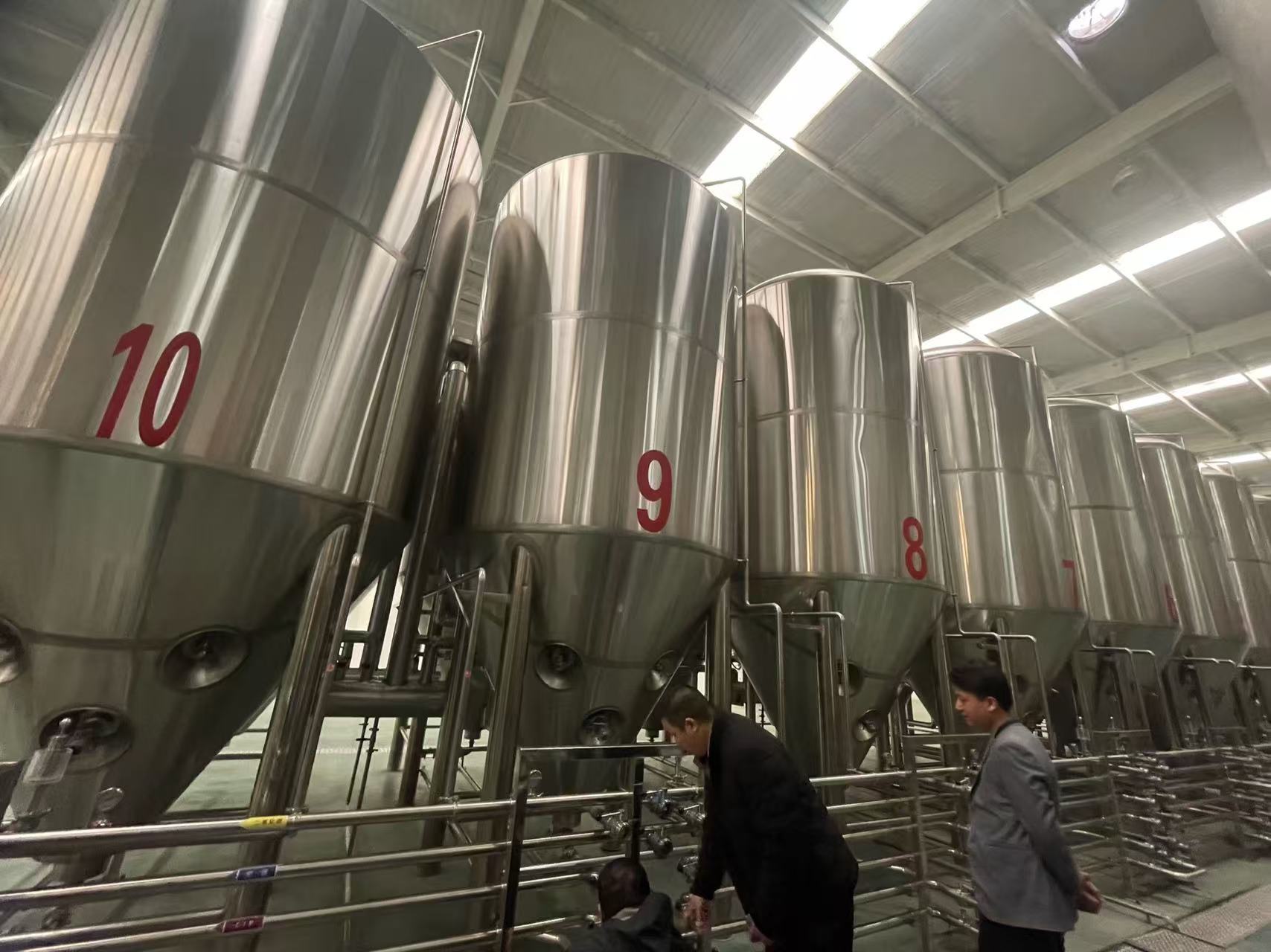 贡嘎精酿啤酒设备厂—平面布置、设备设计、制造、调试、培训等一条龙服务
